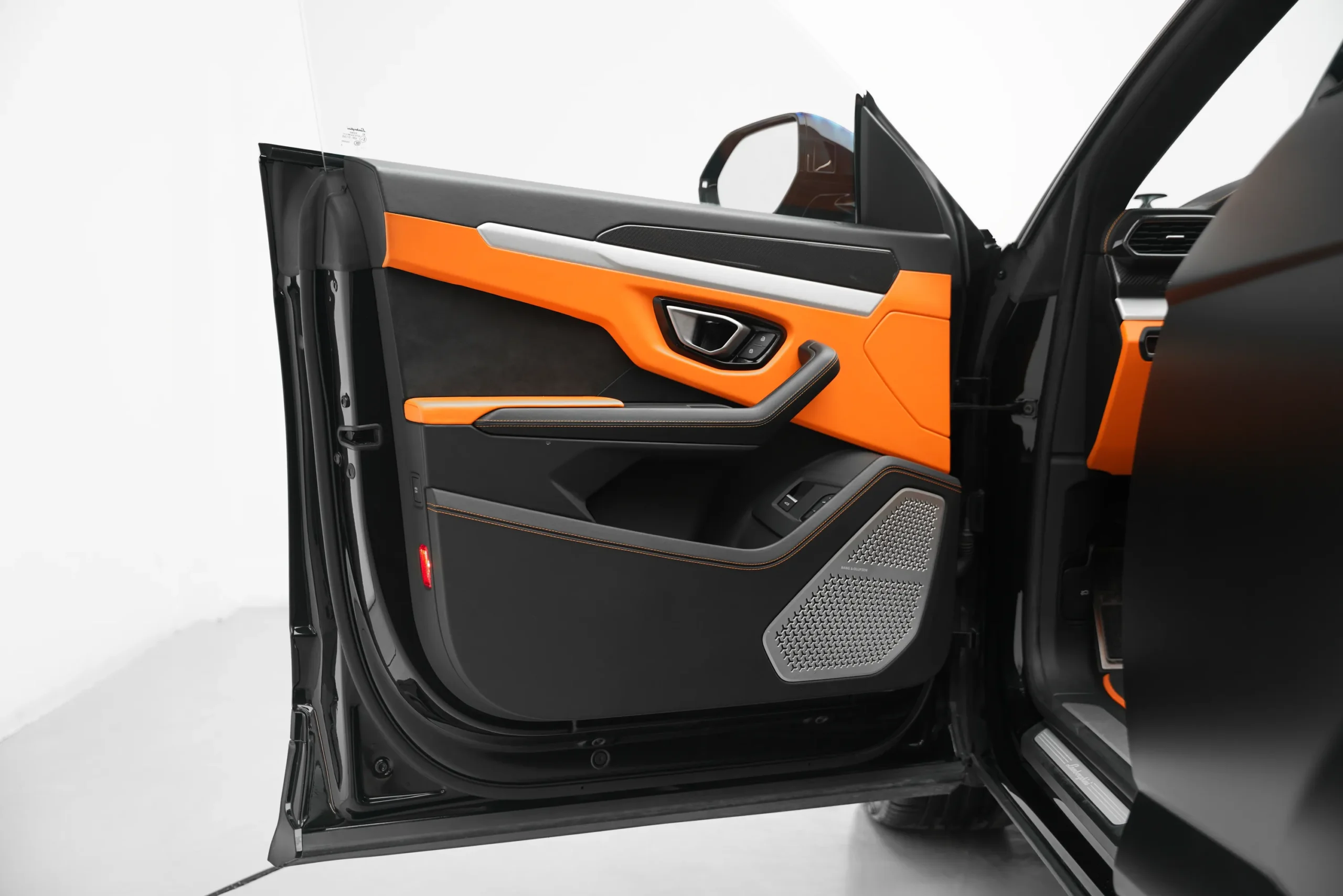 2022 LAMBORGHINI URUS interior