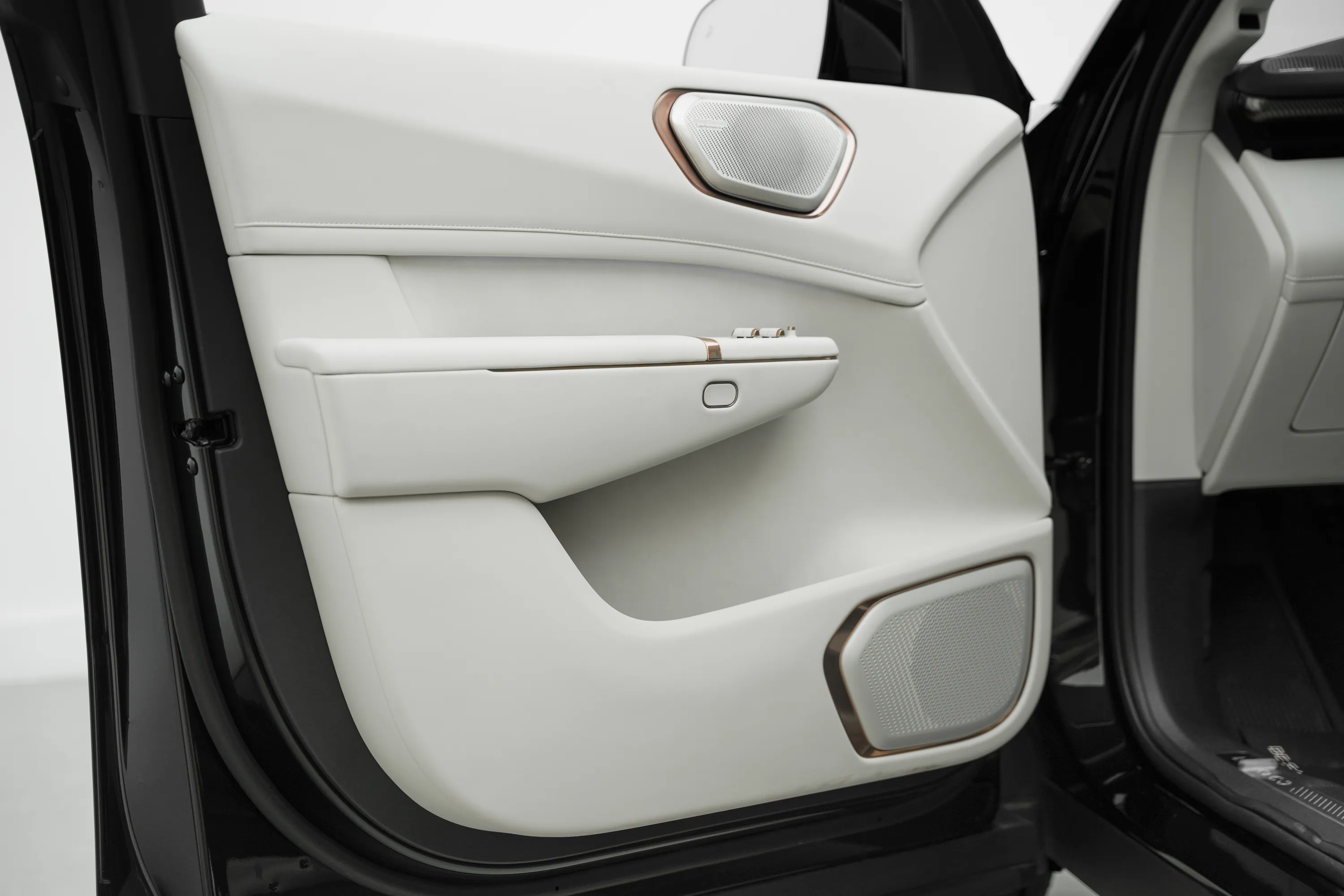 2025 LYNK & CO 900 EM-P interior