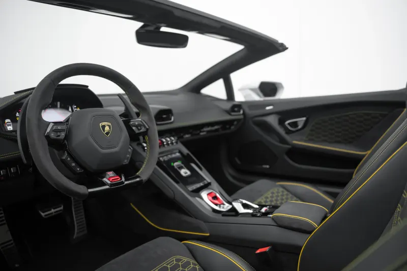 2021 Lamborghini Huracan Evo Spyder interior